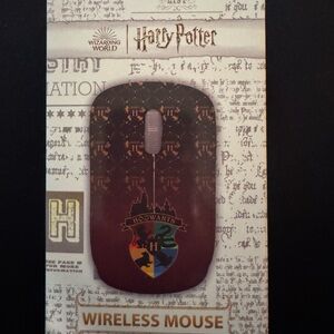 NIB Harry Potter Wireless Mouse with Hogwarts Crest